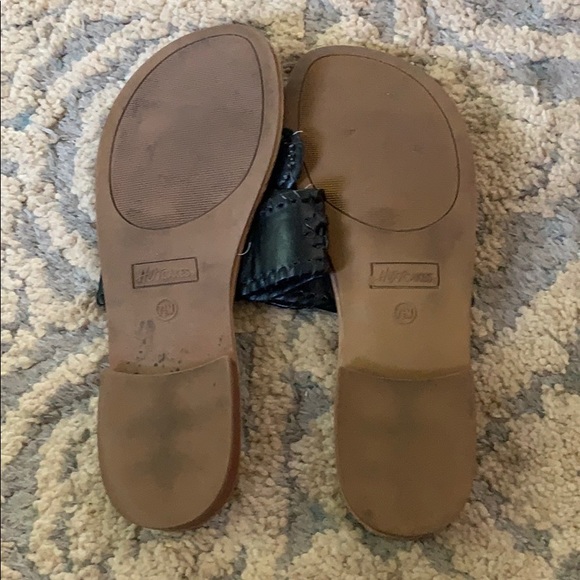 Black flip flops. - Picture 4 of 4